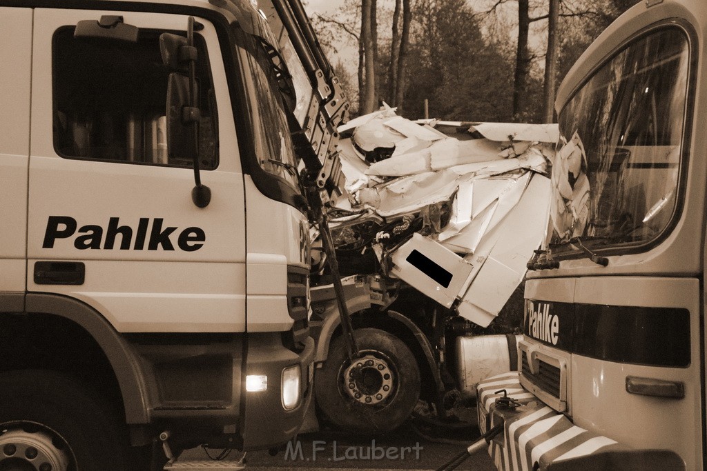 VU Gefahrgut LKW umgestuerzt A 4 Rich Koeln Hoehe AS Gummersbach P571.JPG - Miklos Laubert